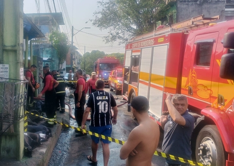 Incêndio no Petrópolis atinge quatro kitnets e deixa famílias desabrigadas