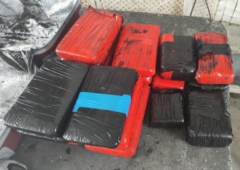 Droga avaliada em mais de R$ 1,5 milhão é encontrada em barco no Amazonas