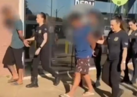 Dupla é presa por estupro coletivo de adolescente dentro de carro