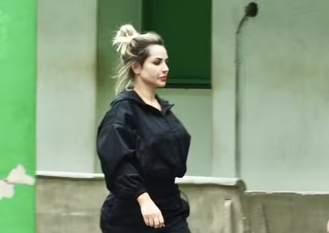 Presa, Deolane é flagrada ao chegar ao IML para exame de corpo de delito; veja fotos