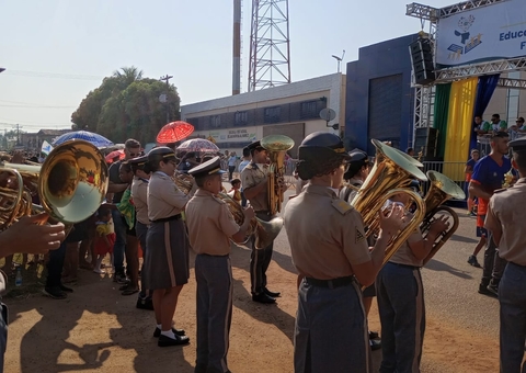 PMAM realiza desfile cívico dos Colégios Militares em Manaus