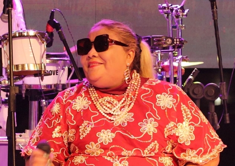 Kayza Marques canta hoje no Passo a Paço 2024