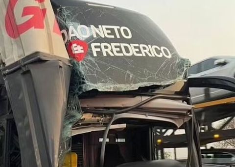 Acidente com ônibus da dupla João Neto e Frederico deixa 4 feridos na BR-040