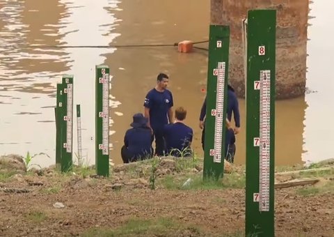 Rio Madeira atinge nível mínimo histórico, vira bancos de areia e isola cultivos de banana