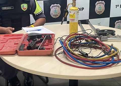 Polícia apreende ferramentas suspeitas dentro do Banco do Brasil em Manaus
