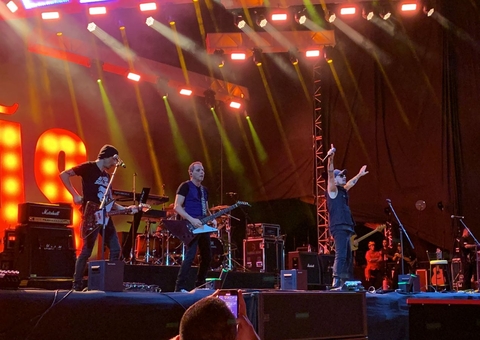 Titãs agitam Passo a Paço e fazem homenagem a Branco Mello