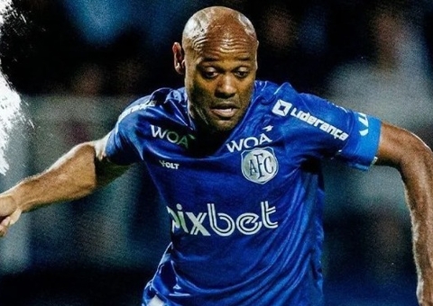 Vágner Love abandona entrevista, discute com torcedores do Avaí e cai no choro