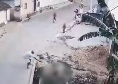 Homem mata vizinha a tiros na frente dos filhos durante discussão