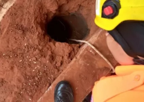 Criança cai em buraco de 5m de profundidade e fica presa por mais de 10 horas