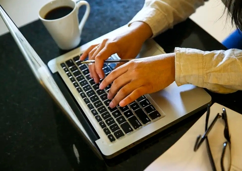 Estudo mostra relação entre dependência da internet e ideação suicida