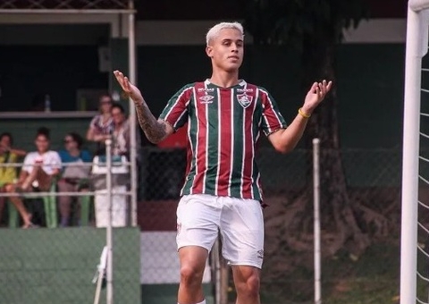 Arthur, do Fluminense, é levado à delegacia após suspeita de racismo em jogo