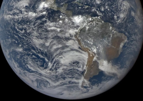 Fumaça que cobre o Brasil é vista por satélite da NASA a mais de 1,5 milhão de km da Terra