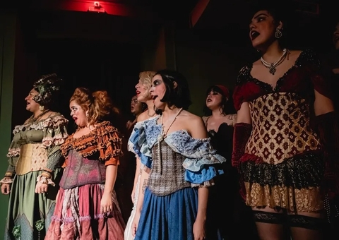 Teatro Gebes Medeiros recebe Cabaré Chinelo nesta terça-feira