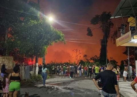 Incêndio consome área verde na comunidade Coliseu 2 no Jorge Teixeira