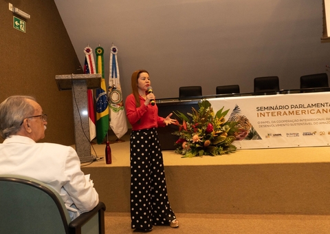 Professora da Ufam representa o Amazonas em seminário em Florianópolis