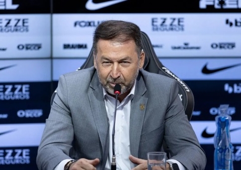 Grupo de oposição diz que Augusto Melo quer vender Corinthians; presidente nega