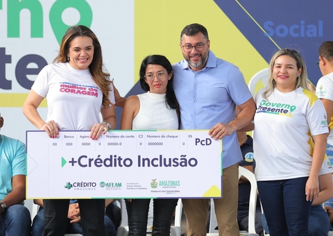 Governador Wilson Lima entrega 100 títulos definitivos a moradores da Zona  Leste