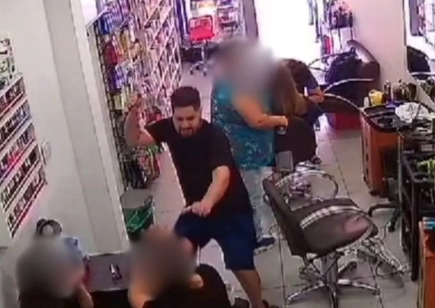 Homem mata ex-companheira a facadas dentro de salão de beleza