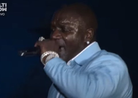 Akon republica crítica de fã por show no Rock in Rio: "playback ruim"