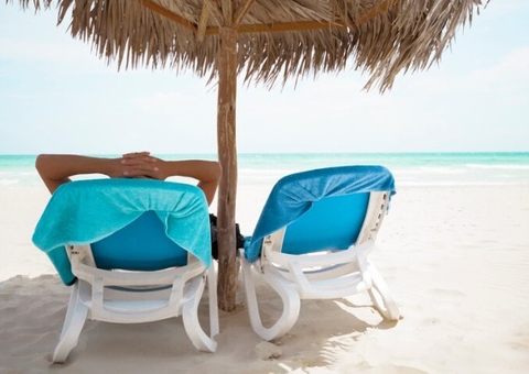 Casal de policiais é detido por atos obscenos em praia de Fortaleza