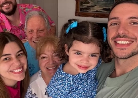 Dois dias após anunciar separação, Vivian Amorim comemora aniversário do ex