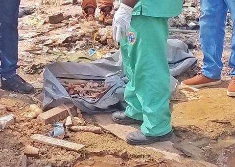 Seca revela 'cemitério de ossos' no Educandos