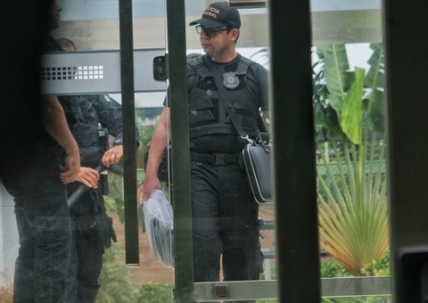 PF deixa residencial com documentos e computadores apreendidos; veja vídeos 