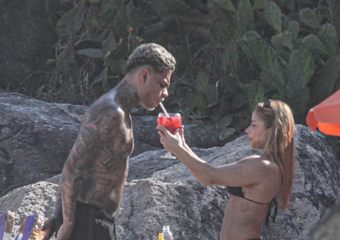 MC Cabelinho e Flávia Saraiva são flagrados em clima de intimidade na praia; veja 