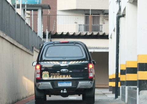 Vídeos mostram chegada da PF em condomínios de ex-secretário e ex-diretor exonerados