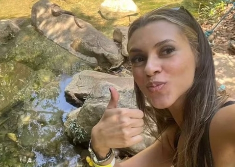 Turista fica chocada ao encontrar cobra tomando sol em cachoeira