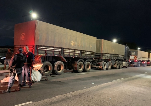 Passageiro de acidente de moto com caminhão no Distrito morre no hospital