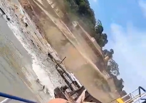 Vídeo: passageiros de embarcação se desesperam durante desabamento em Manacapuru