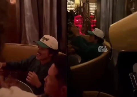 Bruno Mars comemora aniversário em bar de São Paulo; vídeo