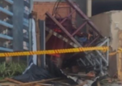 Queda de elevador em obra deixa 3 mortos