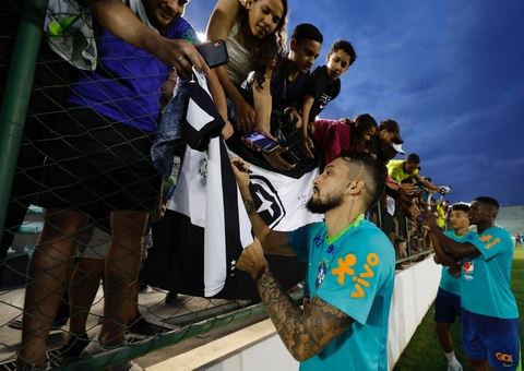 Seleção faz primeiro treino em Brasília com presença de fãs e pentacampeão
