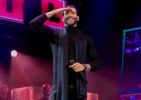 Gusttavo Lima pede dinheiro emprestado em show após ter contas bloqueadas 