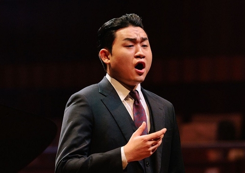 Cantor lírico premiado, Teahan Kim se apresenta no Teatro Amazonas