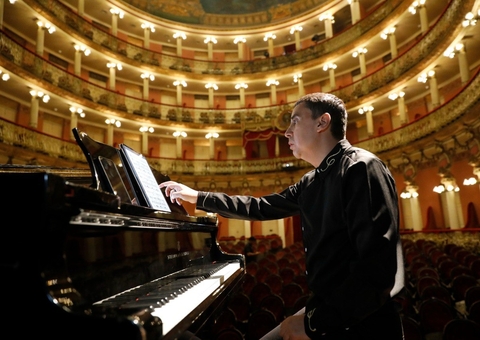 Espetáculo Des.Conectar leva o público a uma experiência imersiva