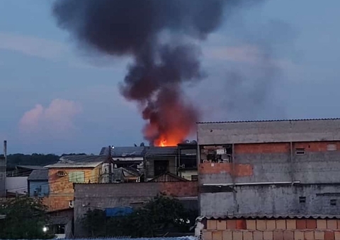 Família perde tudo em incêndio no Petrópolis: 'foi questão de segundos'