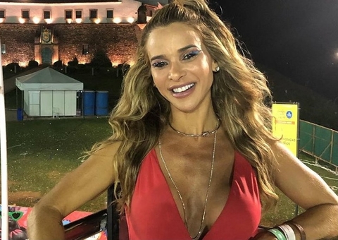 Dany Bananinha relata problema causado por prótese de silicone: 'Abriu um buraco no meu peito'