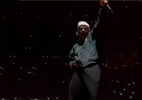 Justin Bieber faz rara aparição em show e sobe ao palco com Don Toliver; veja