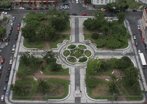 Manaus 355 anos: Movimento 'Ore pela cidade' acontece na Praça do Congresso
