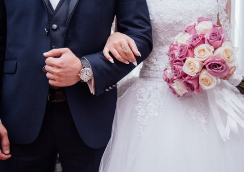 Sogra leva ex-nora ao casamento do filho e é expulsa da cerimônia