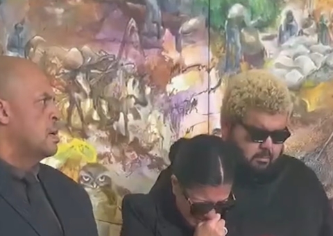 Filho de Maguila presta homenagem à madrasta e critica parentes em velório do pai; vídeo