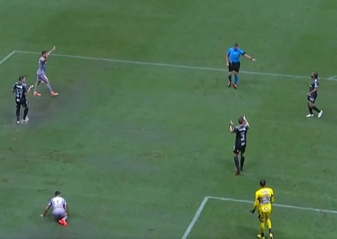 Inter vence Atlético-MG em jogo de pênaltis, expulsão e chuva intensa