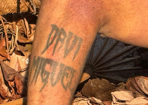 Homem achado na AM-010 pode ter sido morto a golpes de machado 