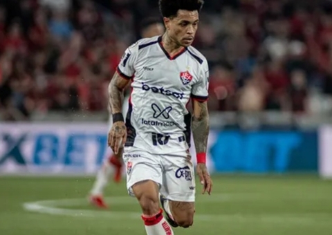 De virada, Vitória vence Athletico e se distancia do rebaixamento