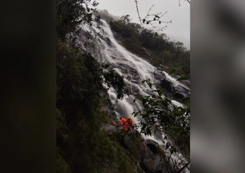Turista é encontrado morto em cachoeira de 120 metros de altura 