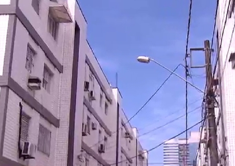 Filho é preso suspeito de empurrar mãe idosa do 3º andar de prédio