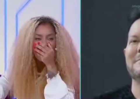 Ximbinha mostra harmonização facial e Cariúcha tem crise de riso ao vivo; vídeo